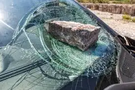 windshield-rocks-austin