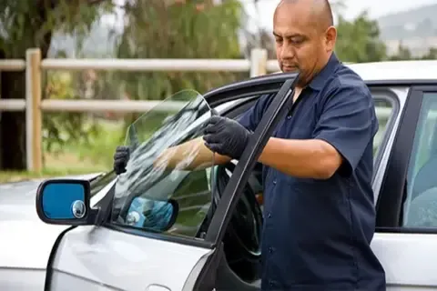 Round Rock's Top Windshield Maintenance Company 7 car door glass replacement